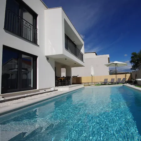 Periska Villa Kastela