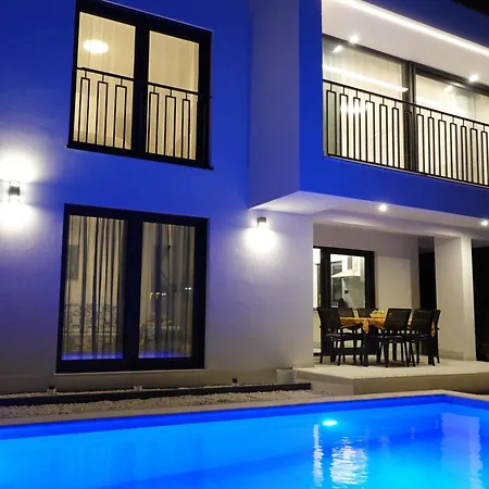 Periska Villa *